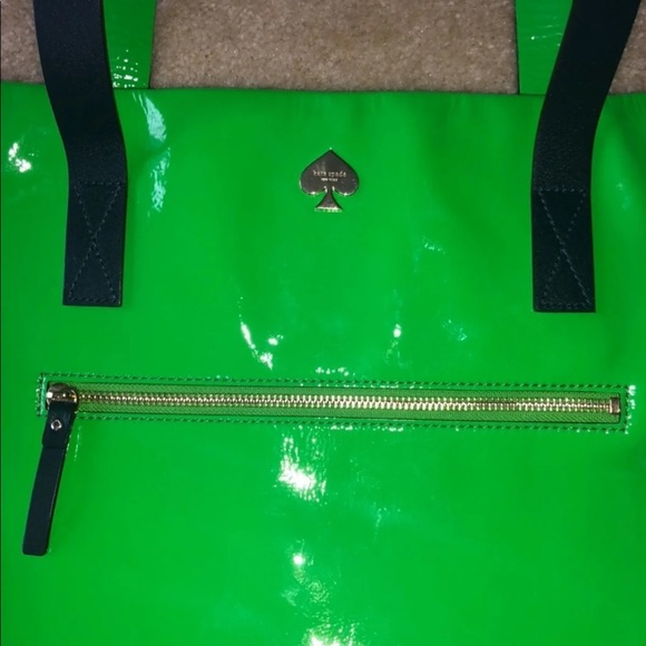 Kate Spade Patent green tote wallet - Picture 3 of 12